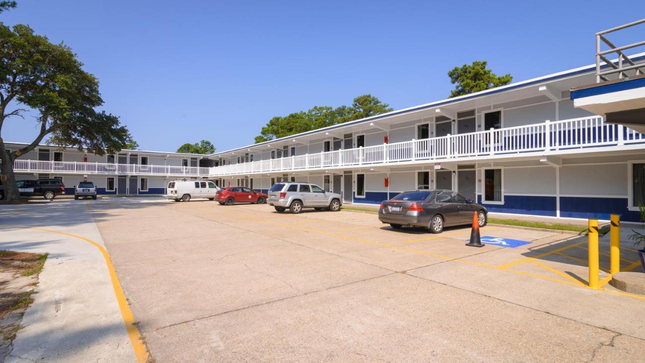 Heart Of Manteo Hotel Exterior photo